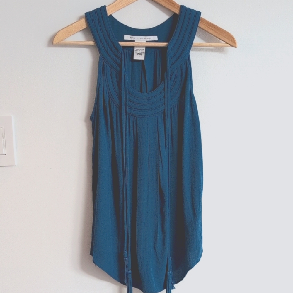 Diane Von Furstenberg Blue/Teal Flowy Pleated Tank Top With Tassels Size 4 *Flaw